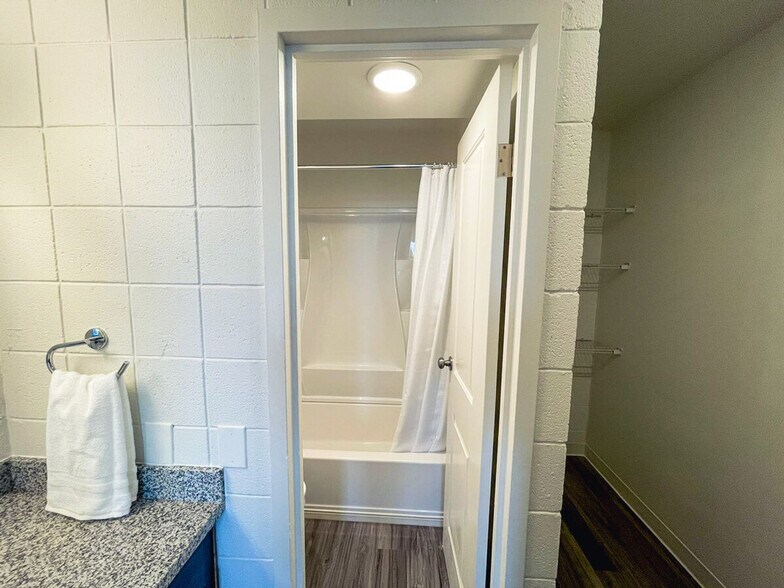 Building Photo - 2515 Burnet Ave