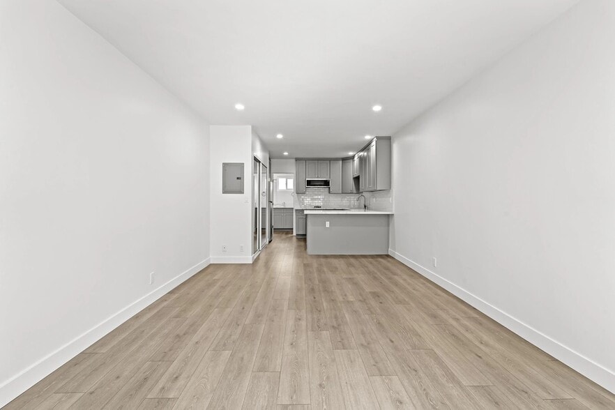 Building Photo - 1240 W 29th St