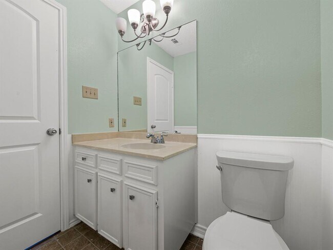 Building Photo - 1002 Cresswell Dr