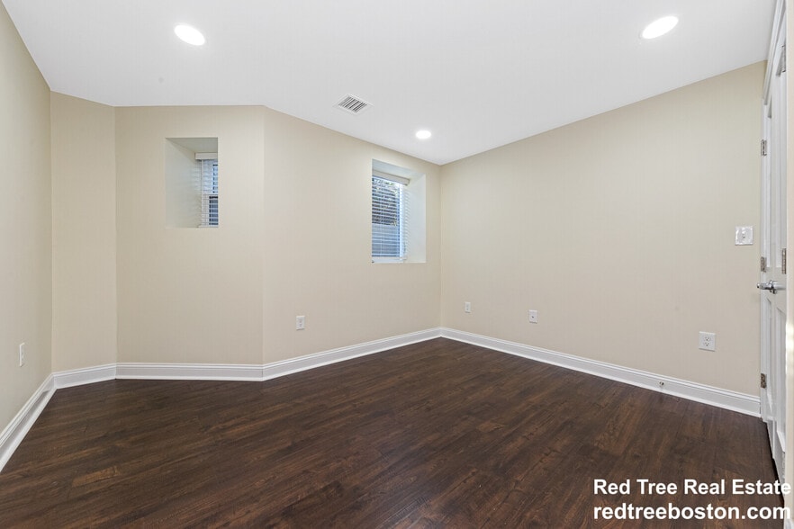 Building Photo - 62 Bradbury Ave