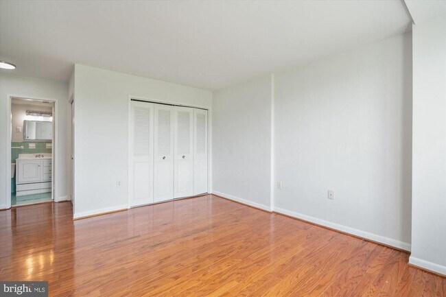 Building Photo - 10401 Grosvenor Pl