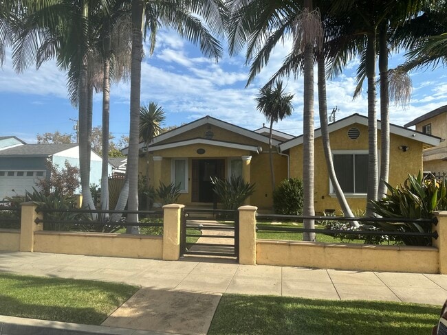 Building Photo - 2820 W 154th St