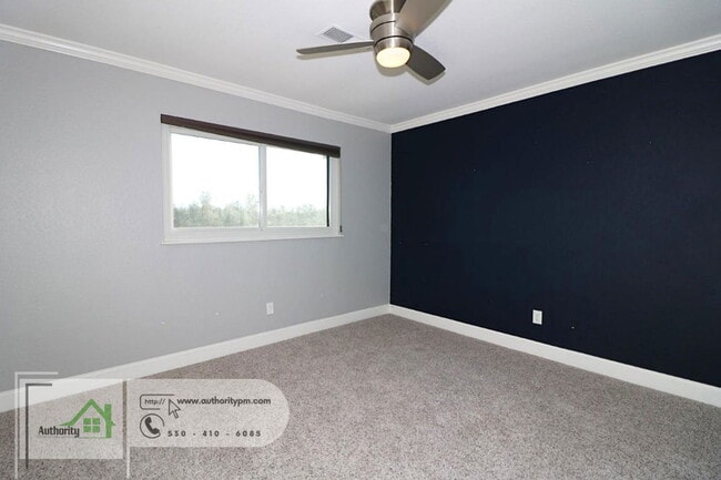 Building Photo - 251 Kamp Way