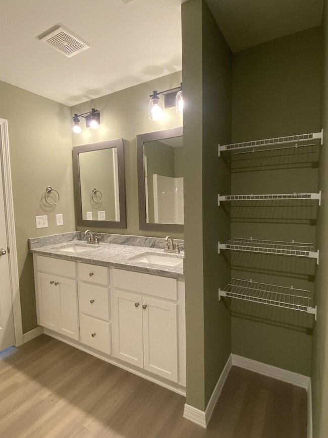 Building Photo - 252 S 1516