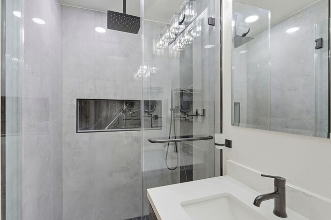 Building Photo - Beautiful Remodeled 3-Bedroom 2-Bathroom S...