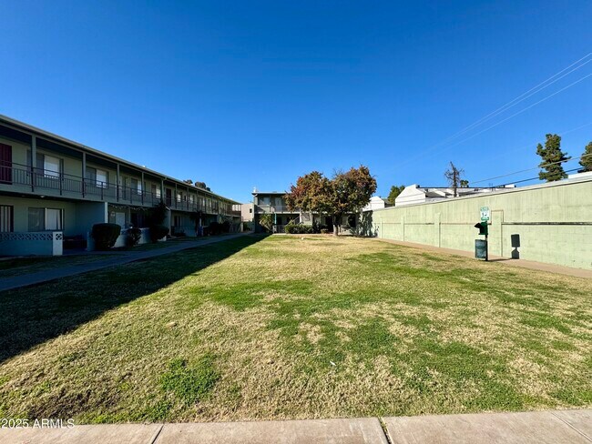 Building Photo - 1702 W Tuckey Ln