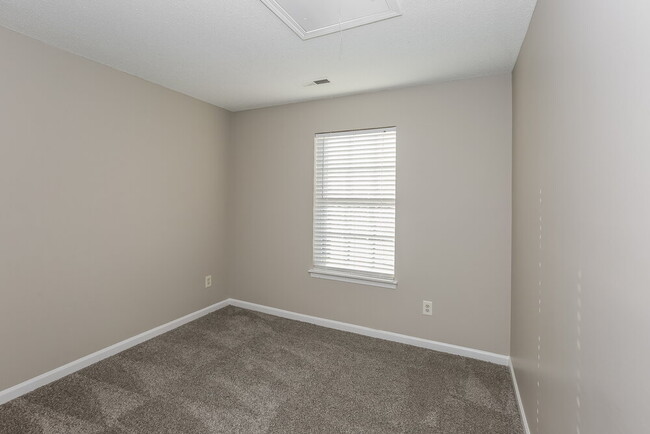 Building Photo - 15718 De Havilland Dr