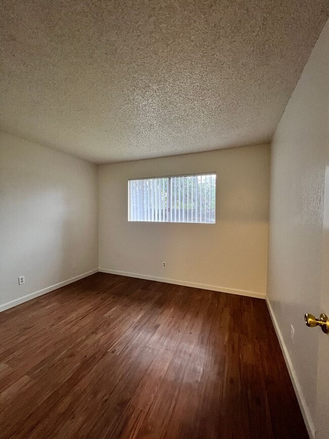 Building Photo - 1160/1162 Lisa Court