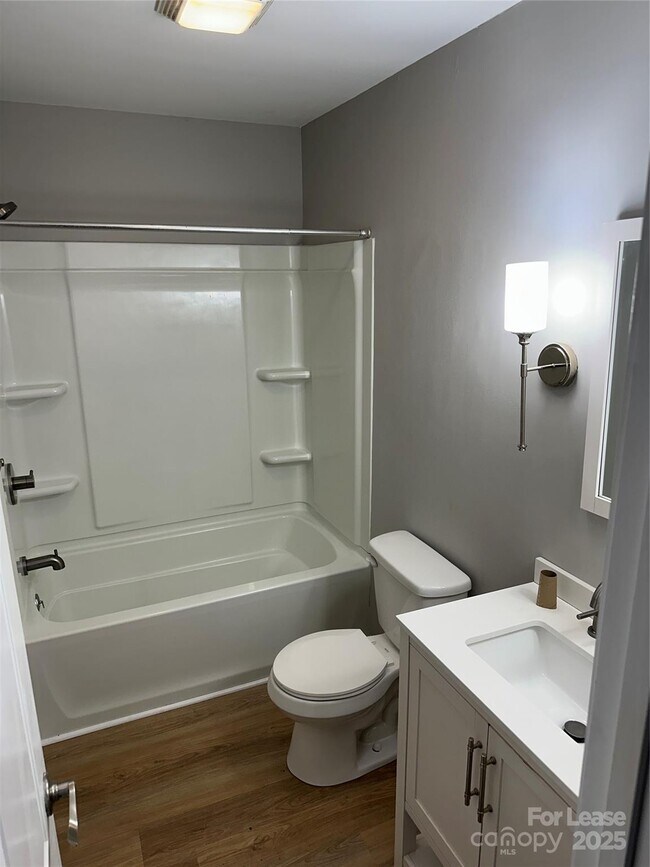 Building Photo - 816 E Catawba St