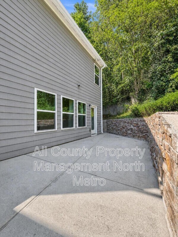 Building Photo - 417 Village View