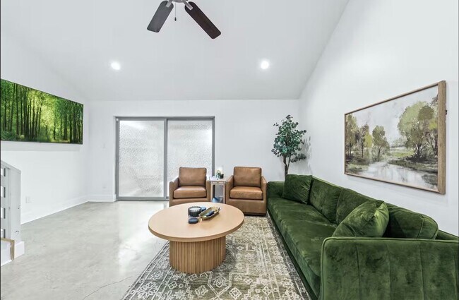 Building Photo - FOR RENT in LAFAYETTE!