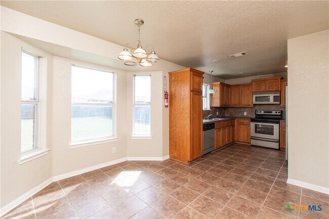 Building Photo - 608 Leo Ln