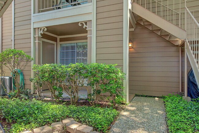 Easy-access first floor unit. - 1880 White Oak Dr. Apt 119