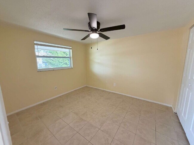 Building Photo - Cozy 1-Bed on Silver Spur Drive, Holiday FL