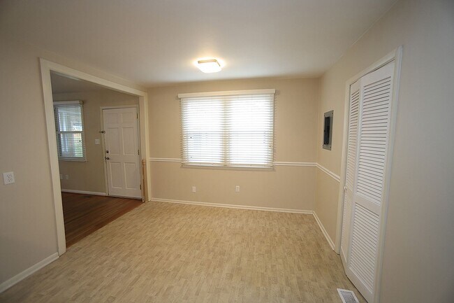 Building Photo - Charming and Cozy 3-Bedroom Racnh Home in Prime Raleigh Location with FENCED BACKYARD!!