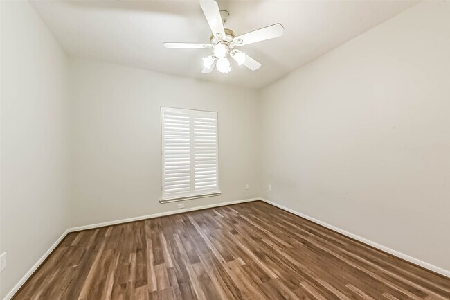 Building Photo - 14610 Farrawood Dr