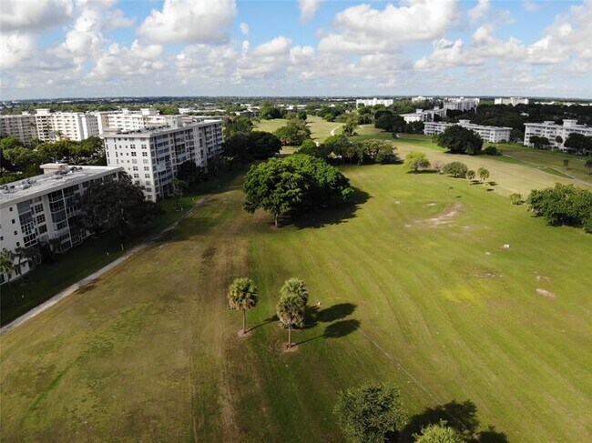 Building Photo - 2601 S Course Dr