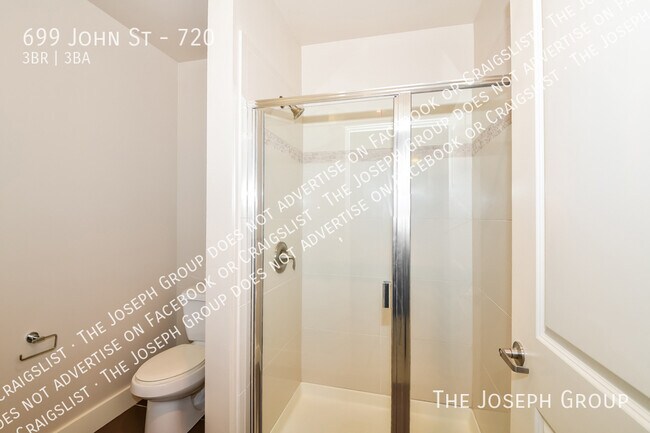 Building Photo - 699 John St