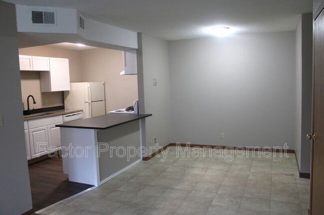 Building Photo - 1530 Warren St