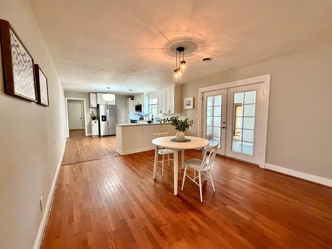 Building Photo - Recently Updated 4-Bedroom Ranch Home w/a 2 Bedroom Guest Cottage! Ready 05-01-26! Pet Friendly Home