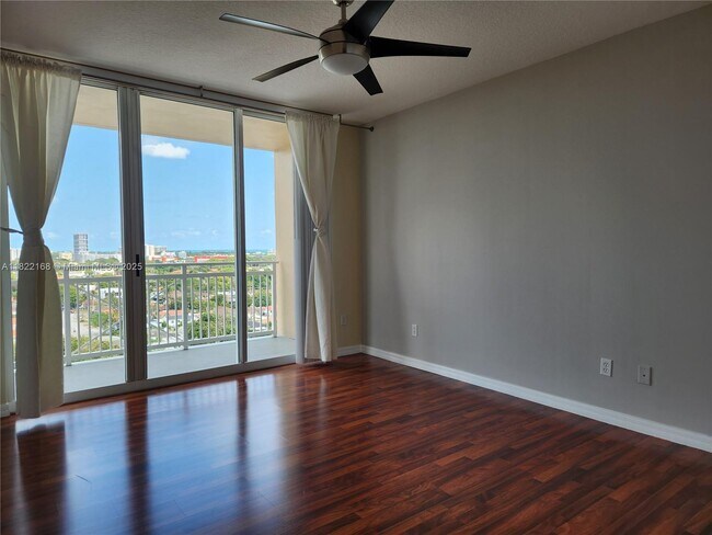 Building Photo - 2665 SW 37th Ave