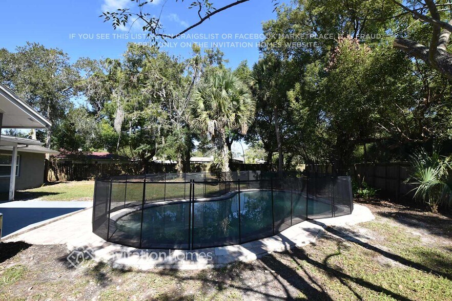 Building Photo - 112 Cottesmore Cir W