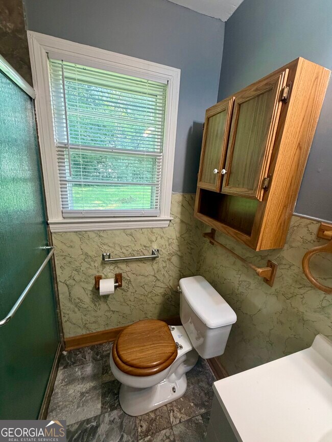 Building Photo - 208 Crescent Dr