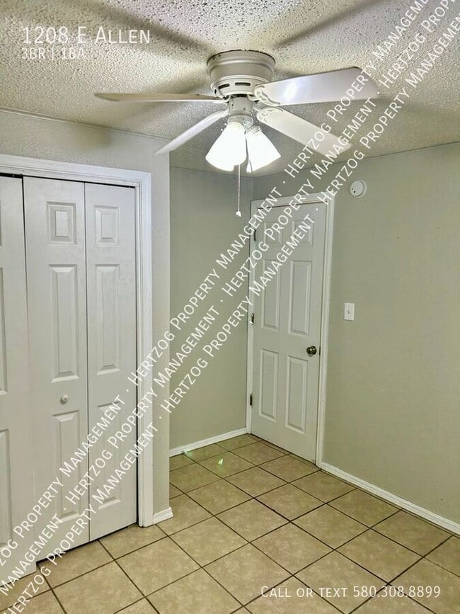 Building Photo - 1208 E Allen-