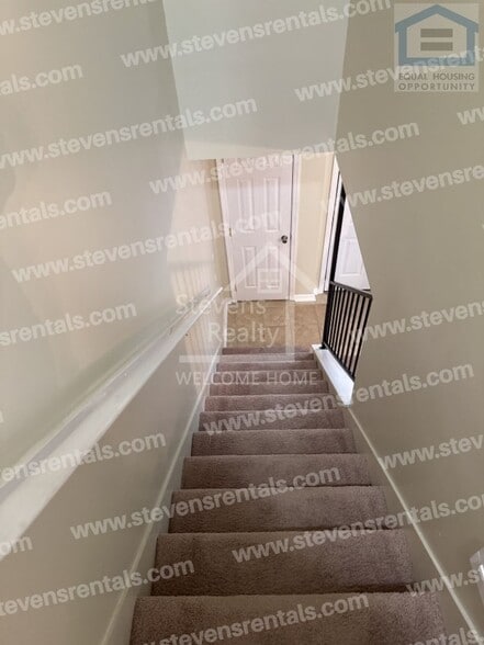 Building Photo - 1207 Holly Ave