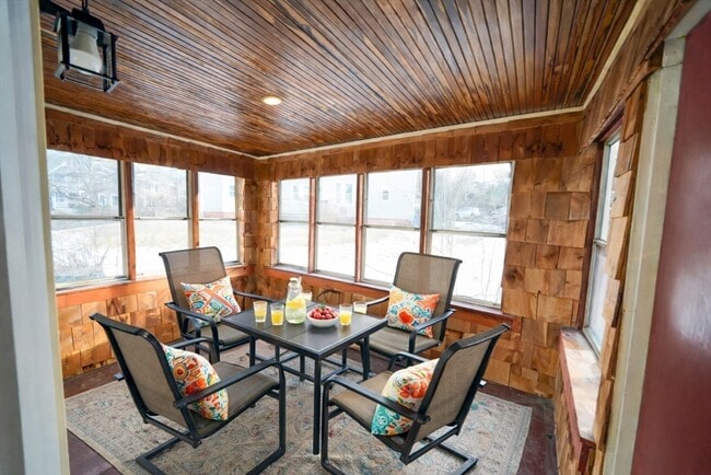 Building Photo - 14 Paul Revere Rd