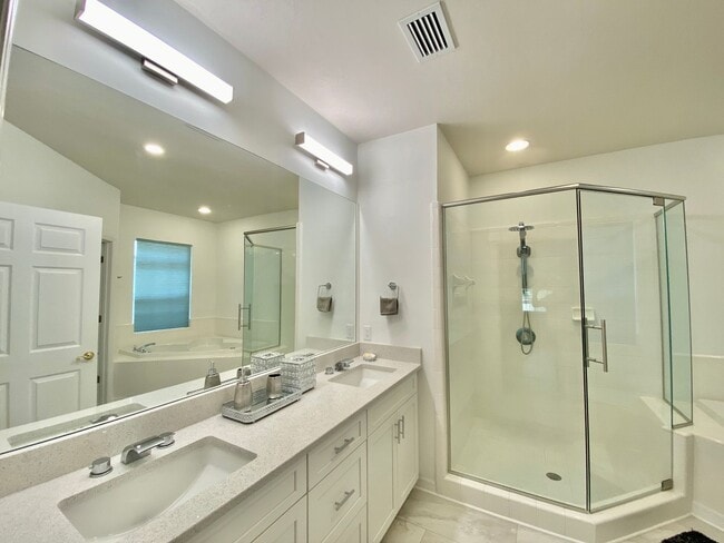Building Photo - Renovated Haile Plantation Home – Move-In ...