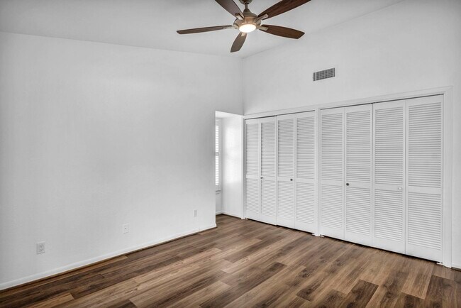 Building Photo - 100 Bay Point Dr