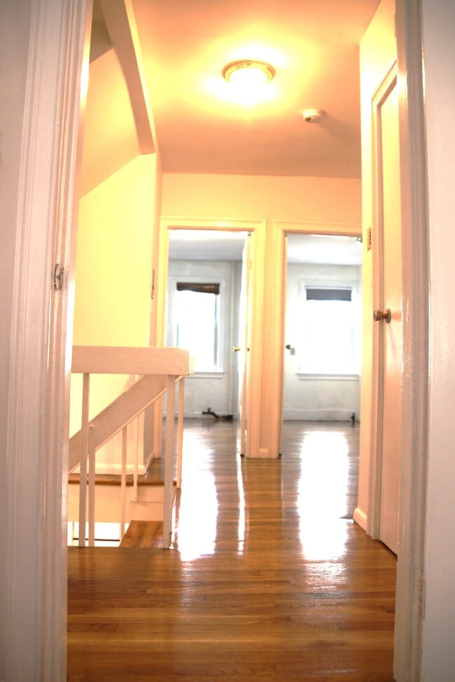 Building Photo - 12 Follen St