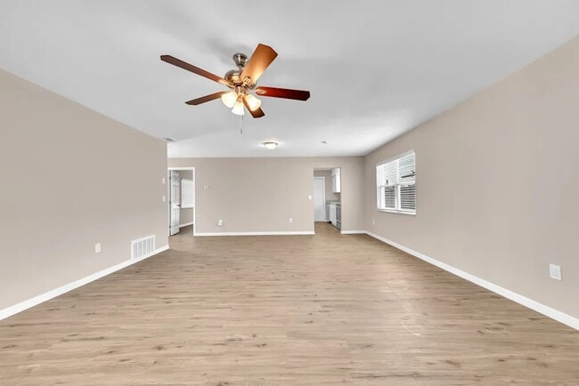 Building Photo - 6913 Voltaire Dr