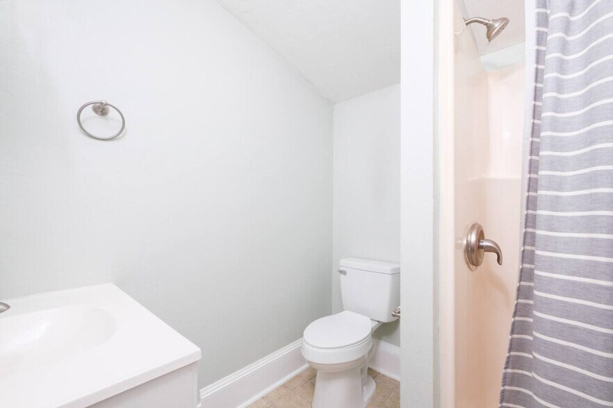 Building Photo - 240 SW 3rd St