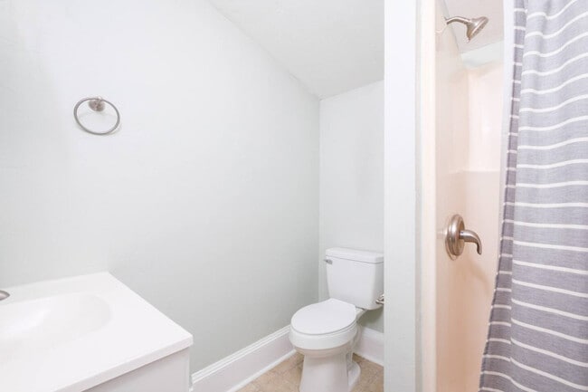 Building Photo - 240 SW 3rd St