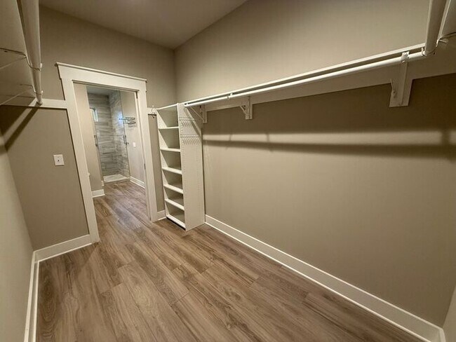 Building Photo - Gulf Breeze - 4 bedroom, 2.5 bathroom - lawn care included