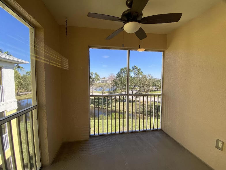 Building Photo - 2060 Willow Hammock Cir