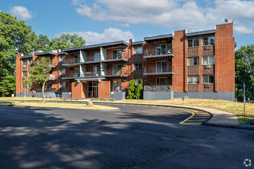 Primary Photo - Stonebridge Apartments