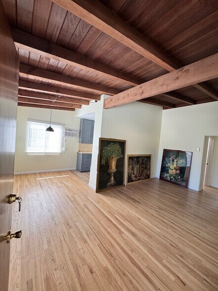 Building Photo - 822 21st St