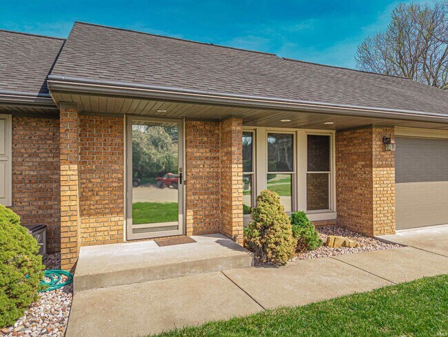 Building Photo - 6166 River Bluff Dr