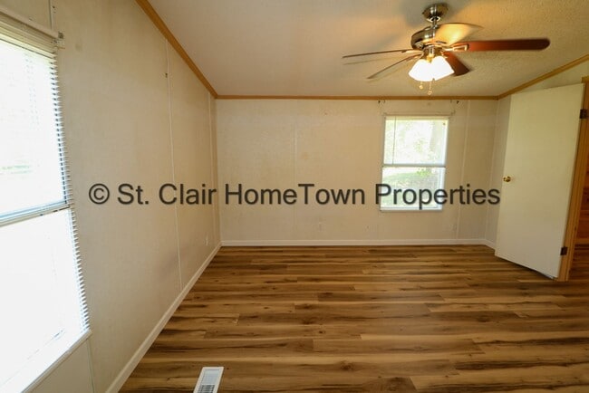 Building Photo - Large Home