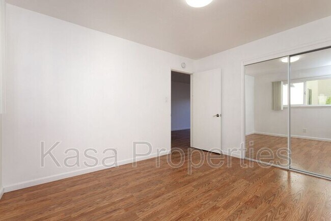 Building Photo - 370 Staten Ave