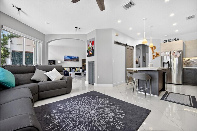 Building Photo - 8061 NW 114th Pl