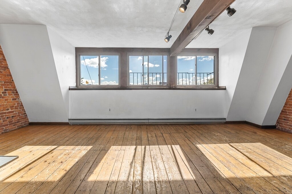 Building Photo - 668 Tremont St