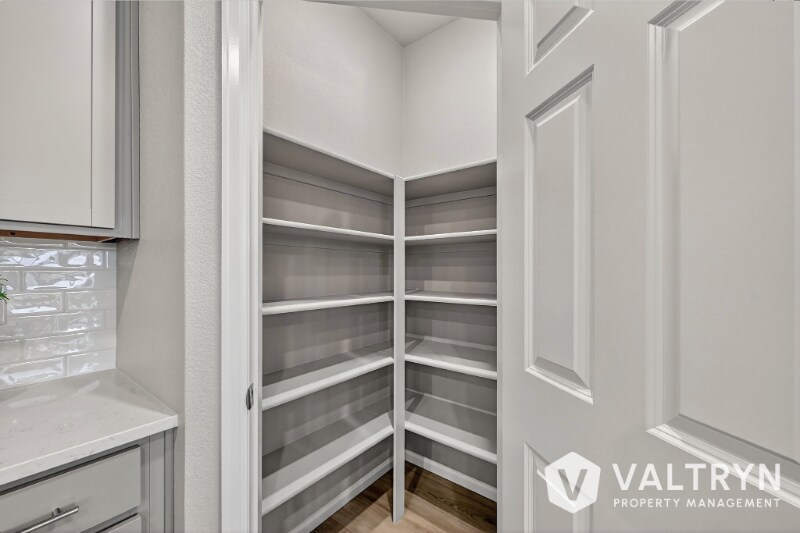 Building Photo - 13375 Valley Peak Dr