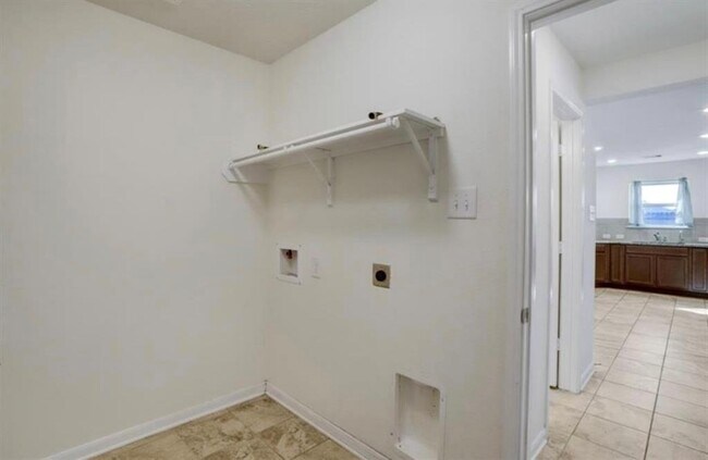 Building Photo - 13111 Mills Grove Dr