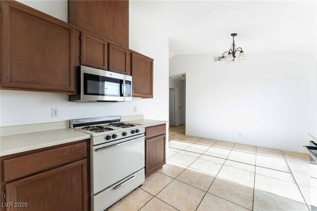 Building Photo - 900 Calico Hills Ct