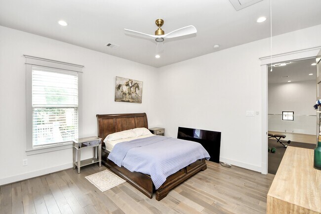 Building Photo - 3520 Beauchamp St