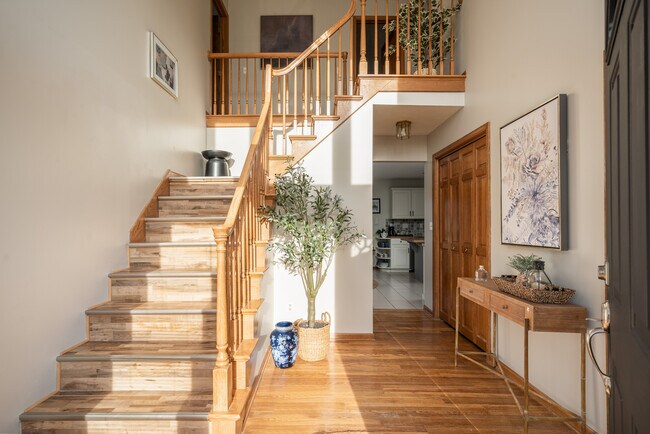 Primary Photo - 5300 Discovery Dr SE